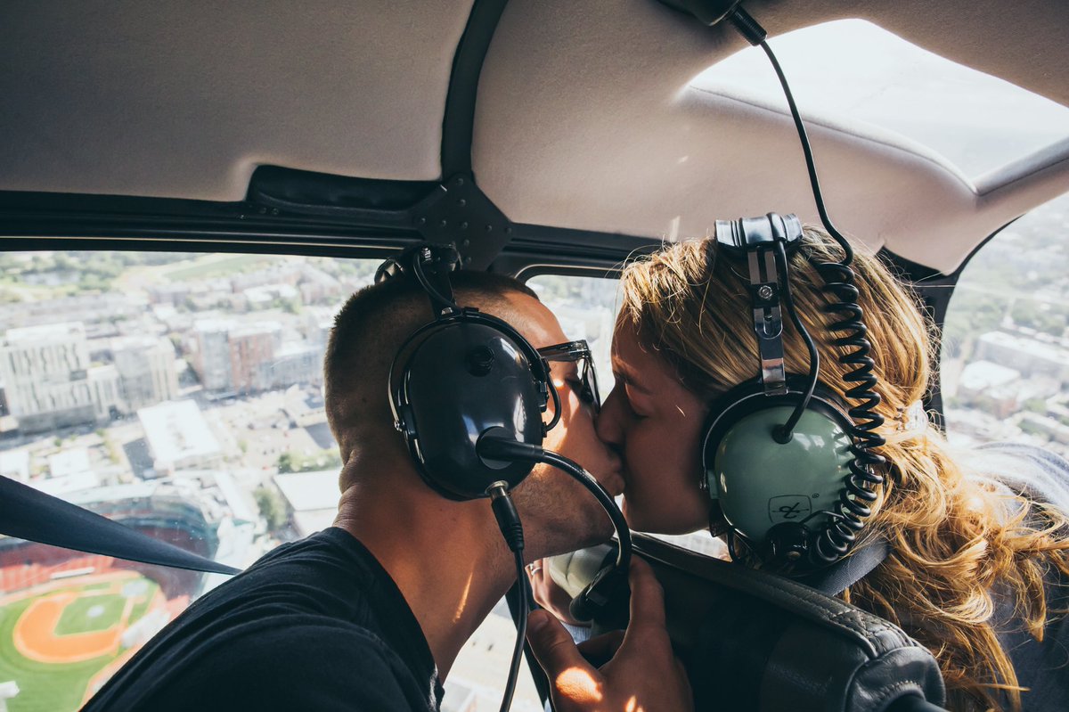 On Sunday I photographed an engagement on a helicopter which was flying around Boston. Mathias popped the question while we were right over Fenway Park 😍 a thread :