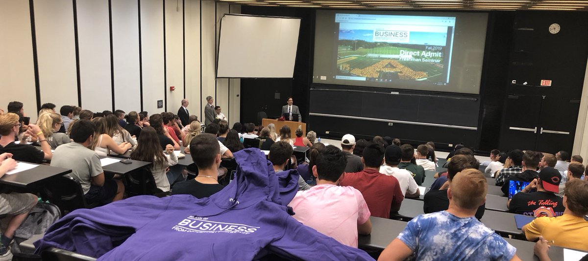 JasonUAlbBiz's tweet photo. With help from Student Engagement and @UAlbanyAdvising, @UAlbanyBusiness had an incredible start to our new Direct Admit seminar! #UAlbany https://t.co/XGgchgxsPi