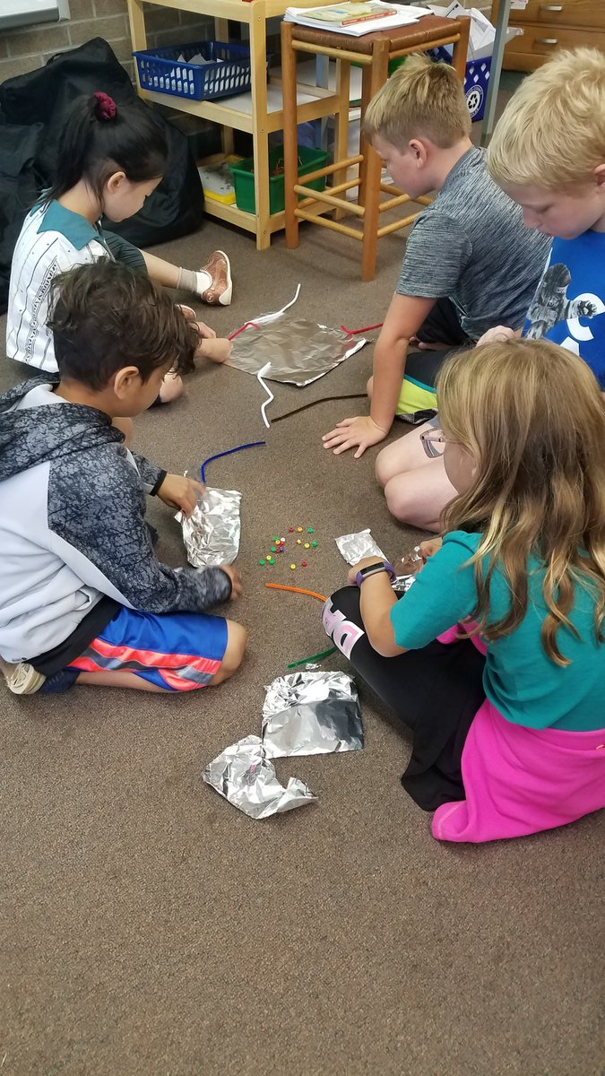 3rdCrimBGCS's tweet photo. Pipe cleaner challenge! Great teamwork today! @Zeb_Kellough @francis_scruci https://t.co/Z8DIxYB7Oy