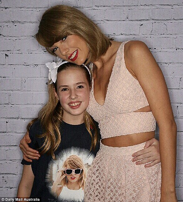 TaylorSPolls's tweet photo. Which Loft ‘89 outfit? Vote below! #TaylorSwift #Swifties #TS1989 #1989WorldTour #Loft89 https://t.co/Y9bpGBSzHZ
