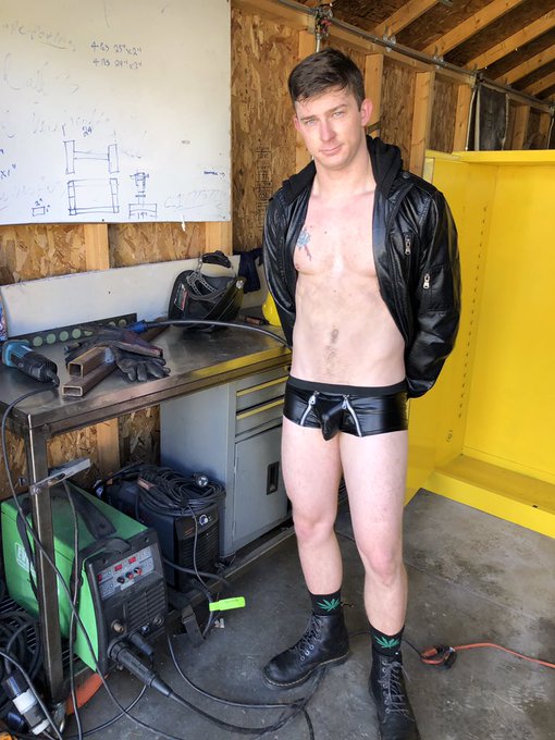 Little sneak peak from yesterday&rsquo;s photo shoot 😉 https://t.co/cfUgdKQLKf