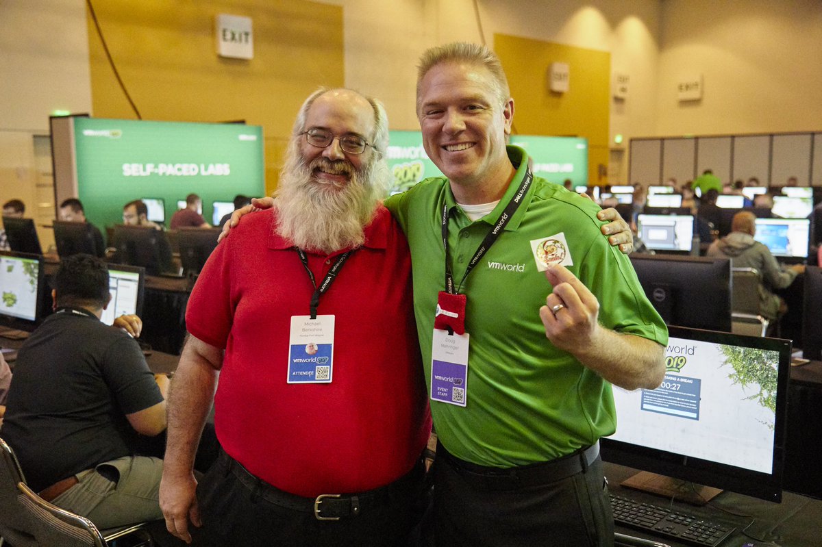dougmehringer's tweet image. Santa stopped by and took a lab and so should you!  Come by and see us tomorrow before heading home!  #imetsanta #vmworld #hol @VMwareHOL