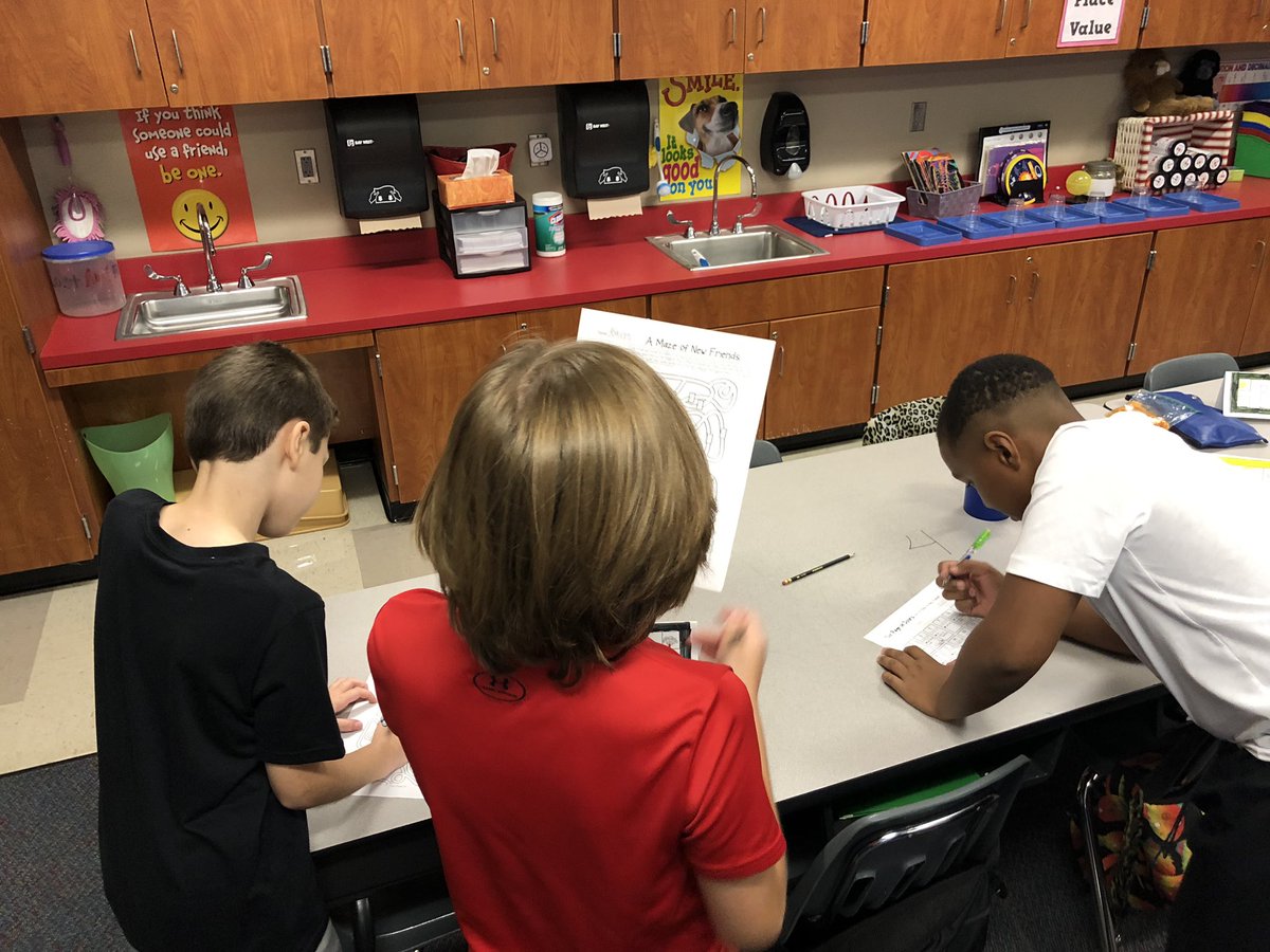 dena_morrison's tweet photo. Lots of collaboration happening in class today! Love my new 5th grade @BlackBearkats! I canβt wait to see what they will accomplish this year! #circleoffriends #savefredtheworm https://t.co/etaOdGZkvt