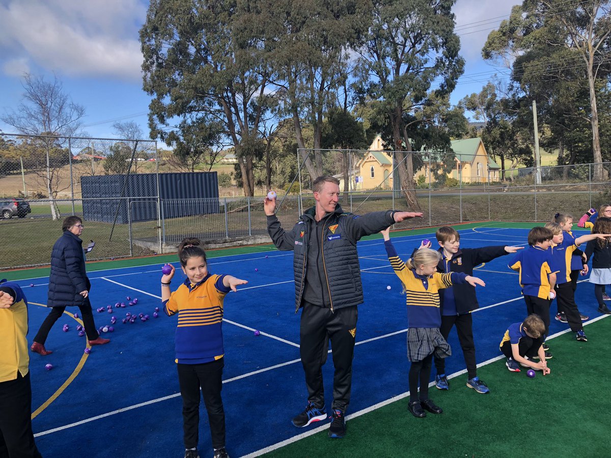 BenSmith95's tweet photo. #MyStateBankBlitz Day 2 underway at Woodbridge PS with @jcsilk14 @slugwebster #PlayCricket #TasmaniasTeam @crickettas @HurricanesBBL https://t.co/bNB8Bs1smL