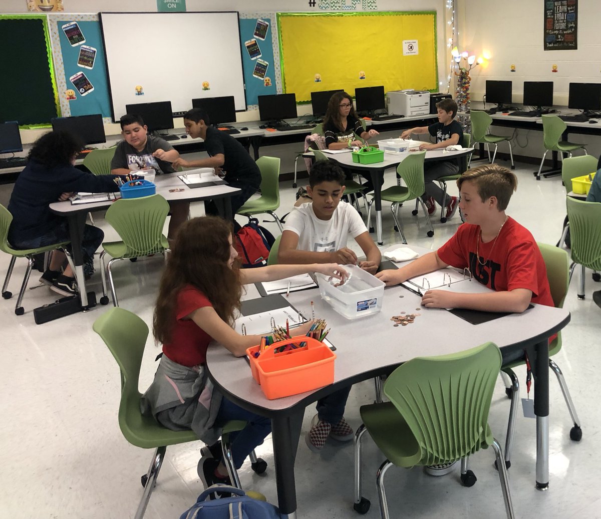 MMS_Bulldogs's tweet photo. Foil boats in Computer Science Discoveries class. We’re learning all about problem solving!! 🚢 💧@codeorg @misdbulldogway https://t.co/SjSs6ffmhE