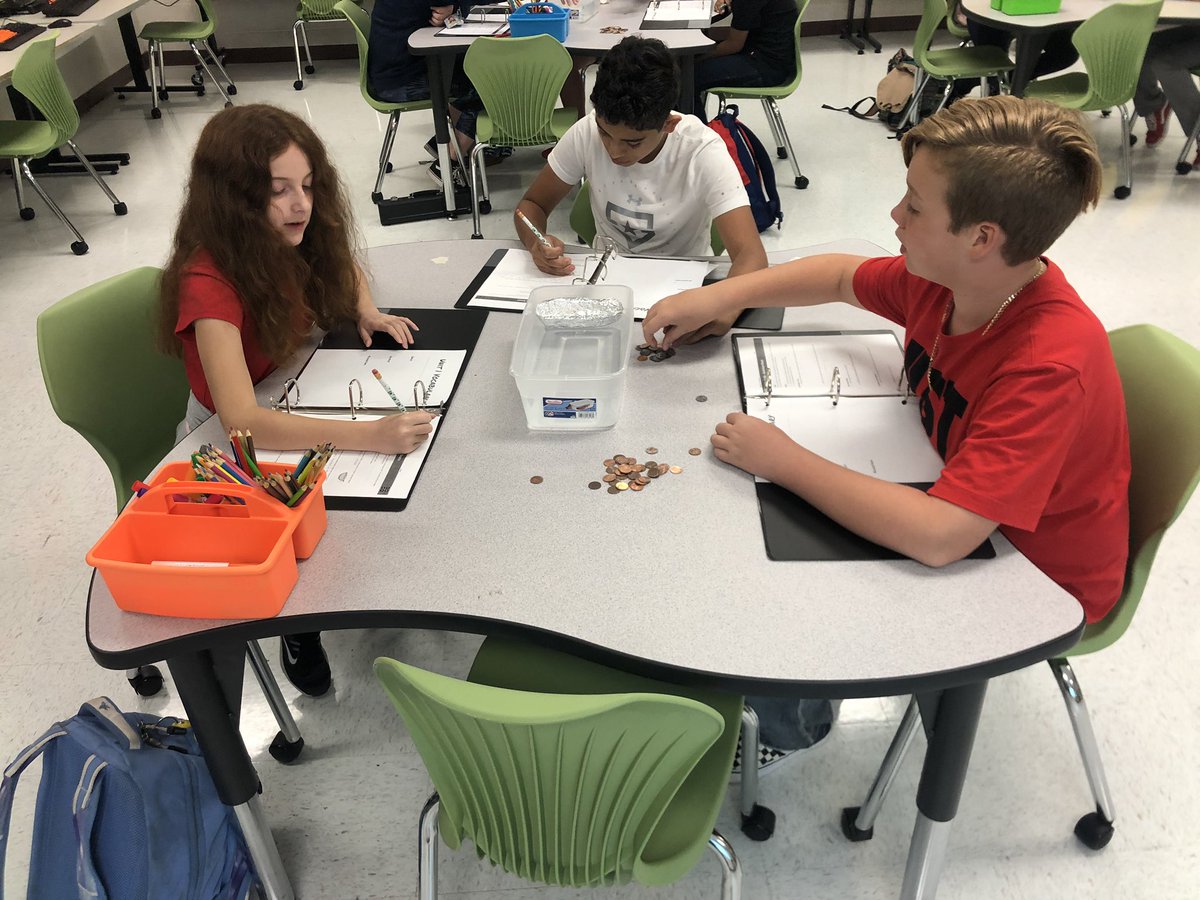MMS_Bulldogs's tweet photo. Foil boats in Computer Science Discoveries class. We’re learning all about problem solving!! 🚢 💧@codeorg @misdbulldogway https://t.co/SjSs6ffmhE