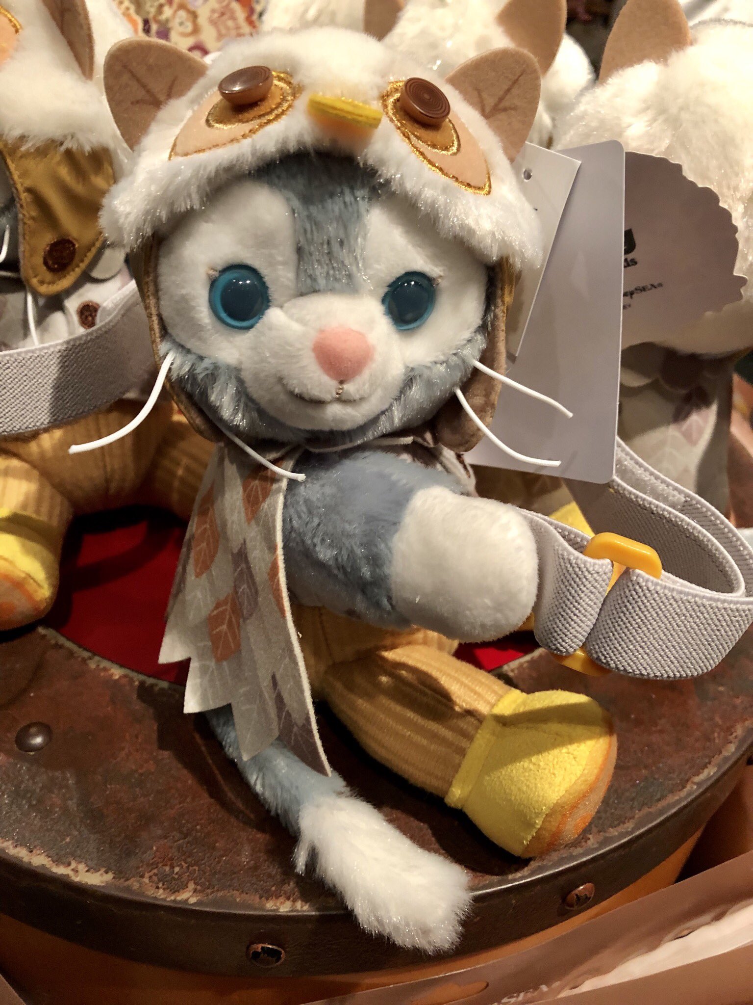 ハワイアンディズニー グッズ ディズニーシー ダッフィーたちの秋のぼうけん 巻き付きぬいぐるみ 本日新発売 お値段 2 900円 購入代行をご希望の方はお気軽にお問い合わせください ダッフィーたちの秋のぼうけん ダッフィーフレンズ