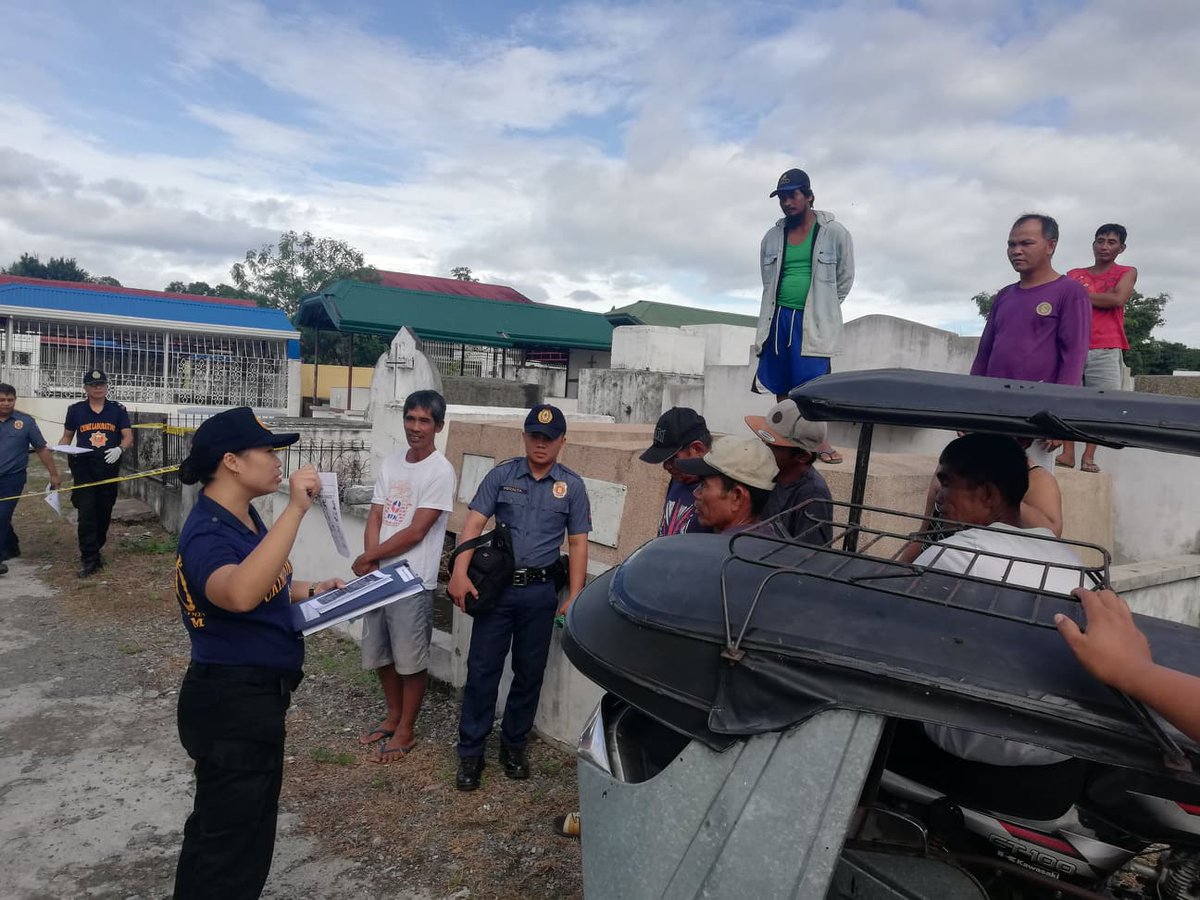 nepclo's tweet photo. NEPCLO personnel distributed flyers regarding Crime Scene Awareness and Preservation briefly discussed its contents including the Mandates and Functions of the PNP Crime Laboratory to residents of Barangay Poblacion North, Nampicuan, Nueva Ecija. https://t.co/rESGZUzkPK