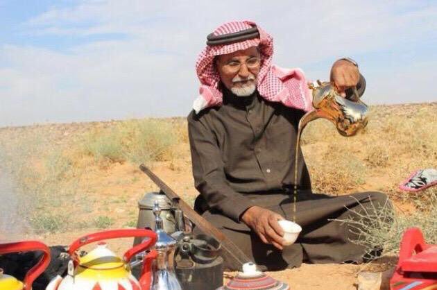 Tabarjal11's tweet photo. صبيت من دلوي على من سقاني
حتى روي من فيض ذرف الشخاتير
واكتب بلاش وغيرنا مربحاني
مابعت قافي للملا بالدنانير
ولاباعني راع الولع واشتراني
وشطبت رقمي عن كبار الهوامير
وانا كما قالو نصيبي وزاني
مازاد بالمقسوم لو صار تغيير
سبقت عن عصر الطرب والاغاني 
وربيت في عصر القصص والاساطير https://t.co/AKCwNd87RE