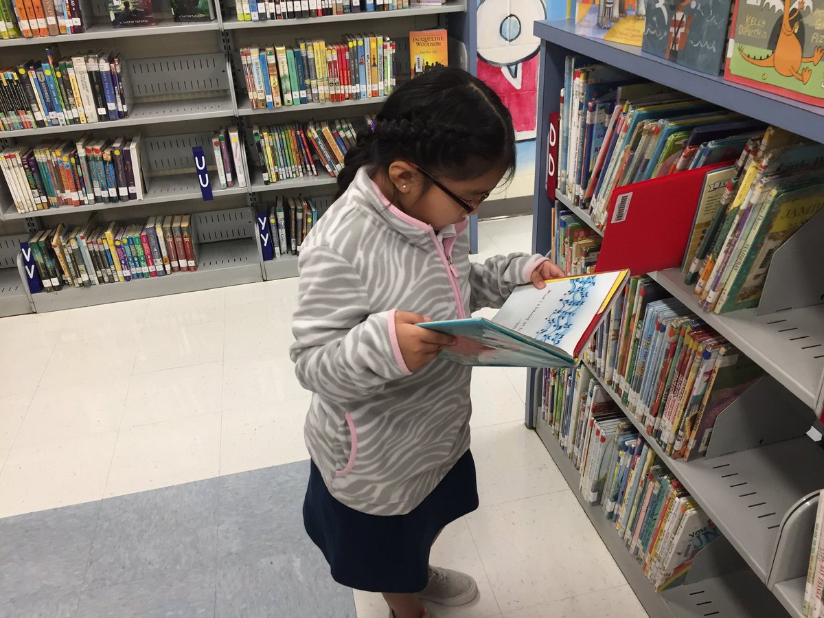 GoodmanBesece's tweet photo. Bryan’s Media Center is O”fish”ally open! @Bryan_Bulldogs @hubofschool @AchievementSch #vipstudent #bookchoice https://t.co/40s2UNVA0Y