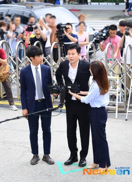 mp______qm's tweet photo. ไอเหี้ย หยางไม่ใส่หมวก ติ่งygมา10ปีเห็นมันไม่ใส่หมวกแค่สองครั้ง555555555 https://t.co/AKJhvDvH1c