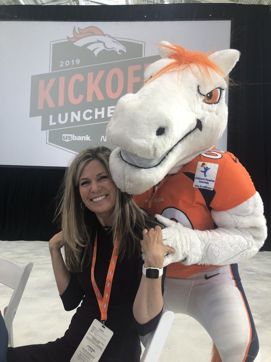 Cheryl_Searle's tweet photo. So proud that @United partners with such amazing organizations like @Broncos to support our local CO communities! Thank you for the hospitality as well as the work done to lend a hand to those in need! Touchdown! 🏈 Together we make a difference!🌎#UnitedinCommunity #BeingUnited https://t.co/zTKJUD1d6v