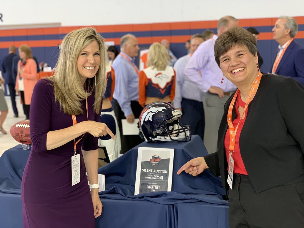 Cheryl_Searle's tweet photo. So proud that @United partners with such amazing organizations like @Broncos to support our local CO communities! Thank you for the hospitality as well as the work done to lend a hand to those in need! Touchdown! 🏈 Together we make a difference!🌎#UnitedinCommunity #BeingUnited https://t.co/zTKJUD1d6v