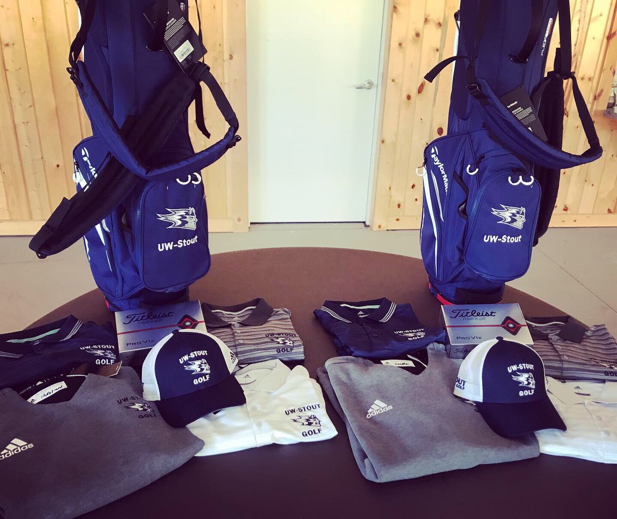 Stout_Mens_Golf's tweet photo. Christmas🎄 in August?
Introducing new gear &amp; @stoutbluedevils Golf Team:
Gaby, Austin
Lazaroff, Adam
Johnson, Matthew
Plant, Ben
Cowley, Spencer
Strasser, Zach
Grambo, Tim
Schilawski, Adam
Hofslien, Connor
Larrabee, Isaac
Severson, Drew
Hoople, Chase
#HatsOffHeadsHigh #BleedBlue https://t.co/KvwB2s1Pyx