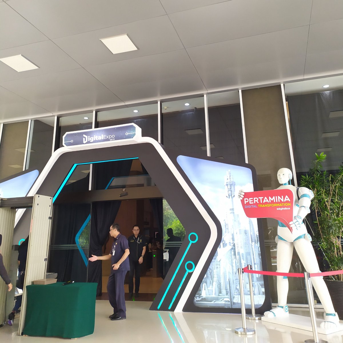 pertamina's tweet photo. Hai, Sobat! Hari ini akan ada acara Digital Expo 2019, lho. Mau tahu keseruan acara ini? Stay tune di live streaming Youtube https://t.co/7HfERJIlJV
#digitalisus
#pertaminadigitalexpo
#pertaminadigitaltransformation https://t.co/0nhJFABunP https://t.co/ylNBJmX4ij