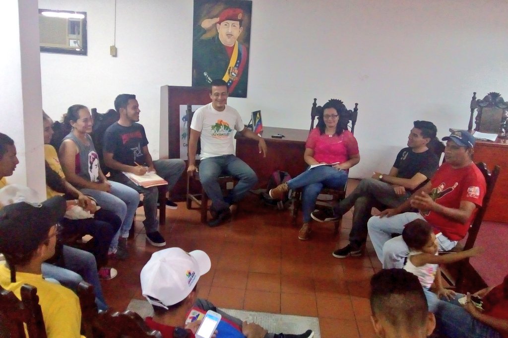Jean_C_Olmos's tweet photo. #28Ago En Reunión con el delegado @PsuvTrujillo19 @macias_ld Estructura Mcpal. JPSUV del Mcpio. Rafael @RangelJpsuv y el equipo Regional. Afinado detalles para la organización Juvenil en el Territorio #VenezuelaProduciendoYVenciendo @NicolasMaduro @dcabellor @RangelSilva4F https://t.co/IHneclqVky