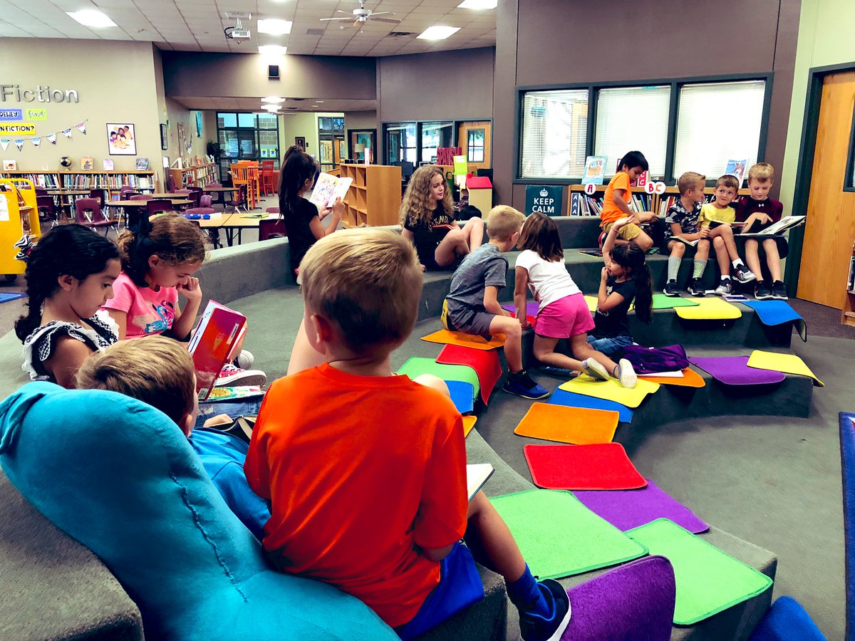 griffinBISD's tweet photo. Enjoying some library fun today! These second graders enjoyed the privilege of checking out two books for the first time.  #kendallknightsread #keslibrary #secondgraders @KendallElem https://t.co/kgTikZhBgv