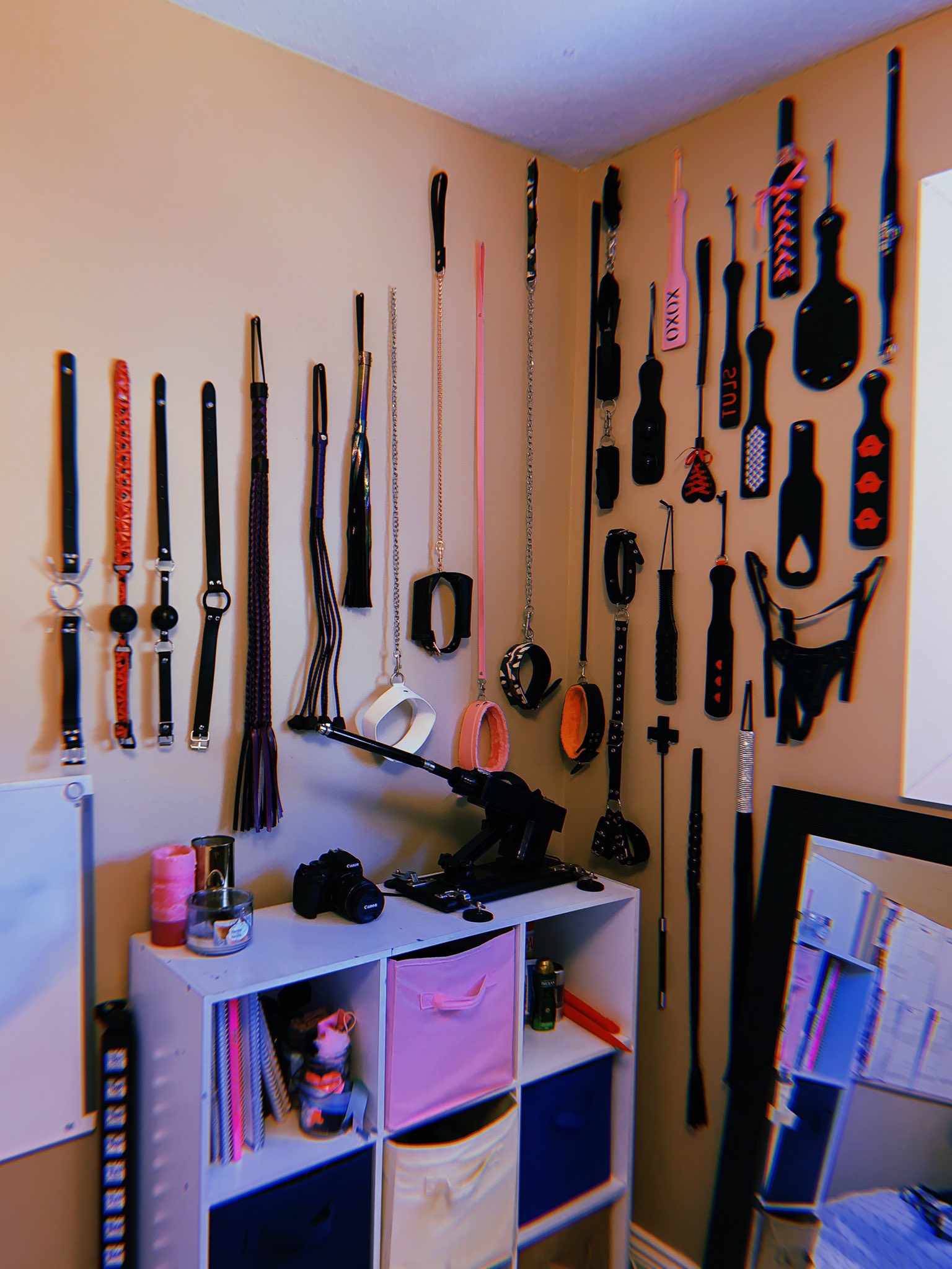 2 pic. My camroom is finally starting to look the way I’ve always dreamed it would😍 2 years of hard work honestly pays tf off 😌💜 #thankful https://t.co/r6xd4hMdJT