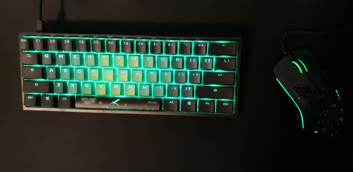 scheerbud's tweet photo. Before and after. Just got some new keycaps with that green fade going on @DuckyChannel @GloriousPCGR #one2mini #gloriousmodelo https://t.co/QHyZ4VXwo7