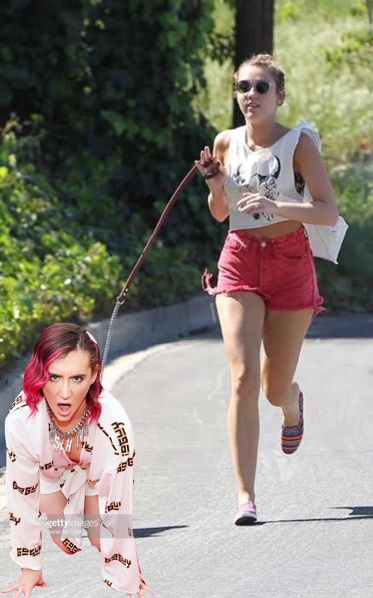 rickyskoala's tweet photo. Celebrities walking @TrevorMoran https://t.co/UkzKSQBOdy