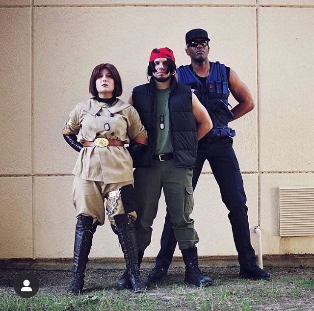 Dreaded_87's tweet photo. Some of my absolute FAVORITE group cosplay shots are when we do Ikari Warriors! So action packed. So awesome! SALUTE!
Ralf- Me Clark- @Whodigiya Leona - @danabeth349 Whip - @10thMuse
#KOF25th #ikariwarriors #kingoffighterscosplay https://t.co/pB85Y7hWDM