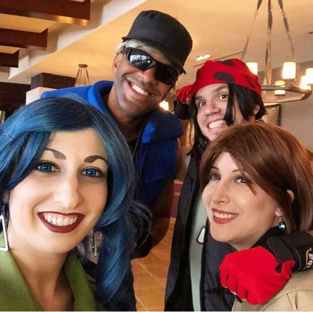 Dreaded_87's tweet photo. Some of my absolute FAVORITE group cosplay shots are when we do Ikari Warriors! So action packed. So awesome! SALUTE!
Ralf- Me Clark- @Whodigiya Leona - @danabeth349 Whip - @10thMuse
#KOF25th #ikariwarriors #kingoffighterscosplay https://t.co/pB85Y7hWDM