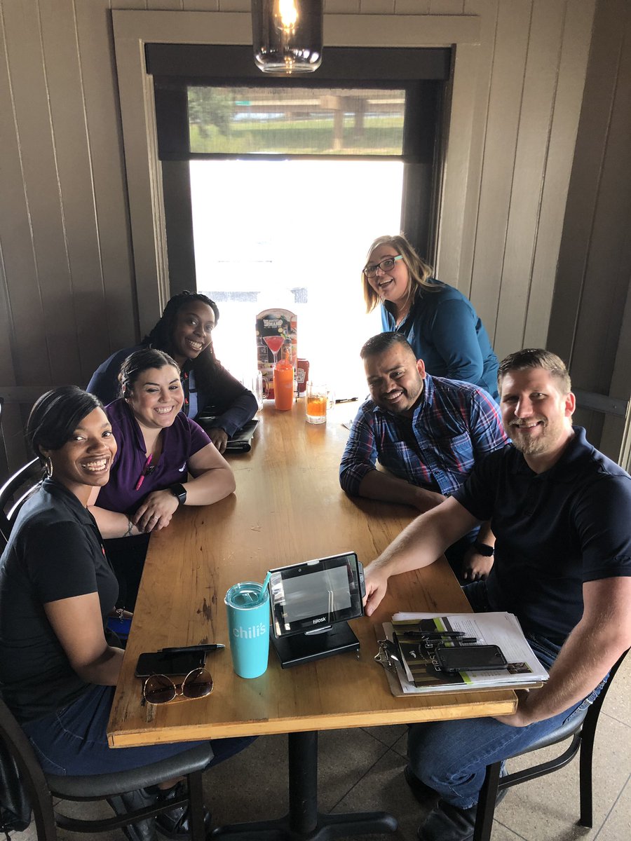 Roymascorros's tweet photo. Hi Welcome to Chili’s 🌶😀 again #3. 
The #chilisgrow continue -
Please join me in congratulating LaRhonda and Lillian on their Promotion to CSL, these girls have a bright future and I can’t wait to see you Chili’s grow. #chilisgrow #chilislove https://t.co/knHfEMKGgG