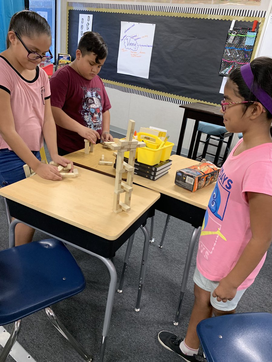 AsesHawks's tweet photo. Caught our Hawks in action during their enrichment  #Afterschooliscool #AsesHawks #HawksRock https://t.co/BZRxXwNvx7