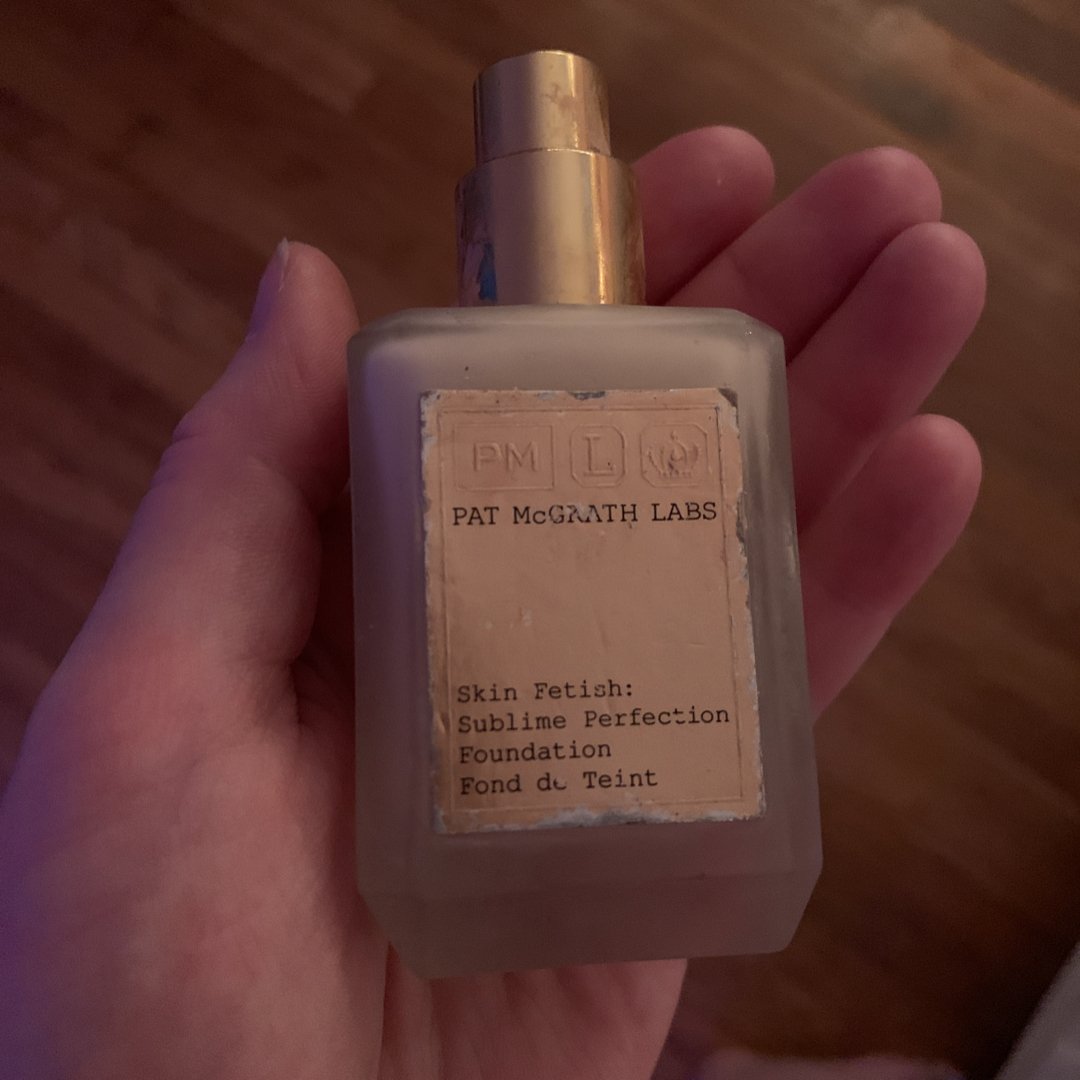 spallieb's tweet photo. GUYS this stuff is amazing and you can see by the wear and tear itโs received by being carried with me at all times since I received it. By far best foundation I have used thus far. Most of all absolutely amazing finish @Influenster @patmcgrathreal #SublimeSkin #complimentary https://t.co/apDpJ7osdE