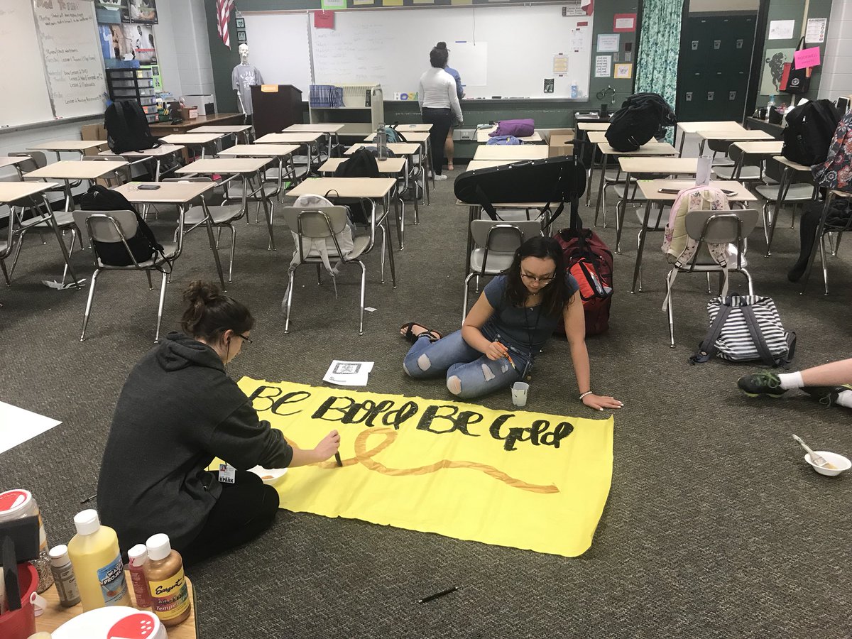 KPHS_HOSA's tweet photo. HOSA members stayed after school today to make posters to promote Pediatric Cancer Awareness! @HumbleISD_KPHS will be going GOLD! #bettertoday @GOLDFIGHTWIN1 @hatsoffforacure https://t.co/QKGclJQDeg
