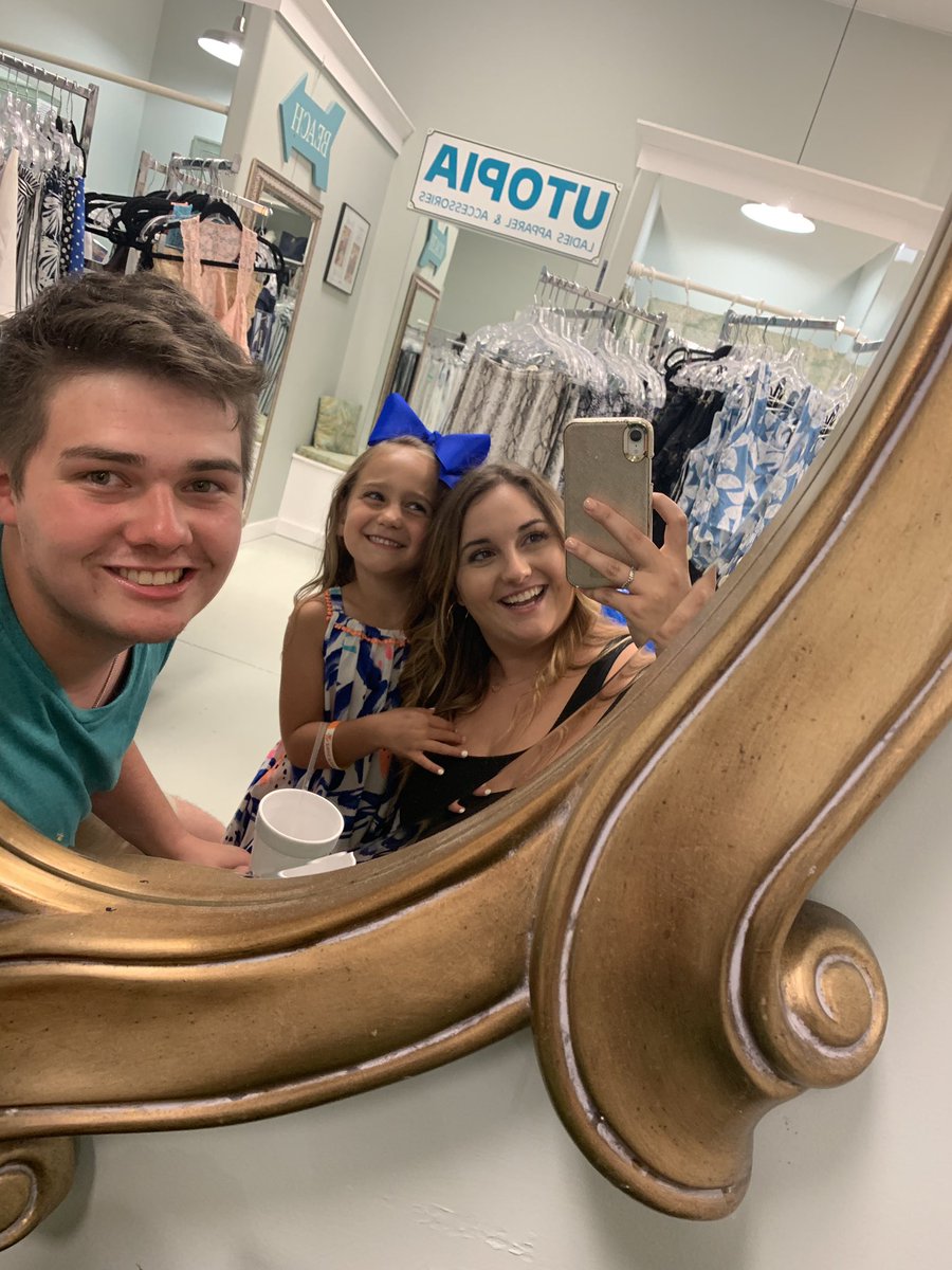 kkarmstrong15's tweet photo. bailey ruined our photo sesh!!! https://t.co/yEwtXSFIq7