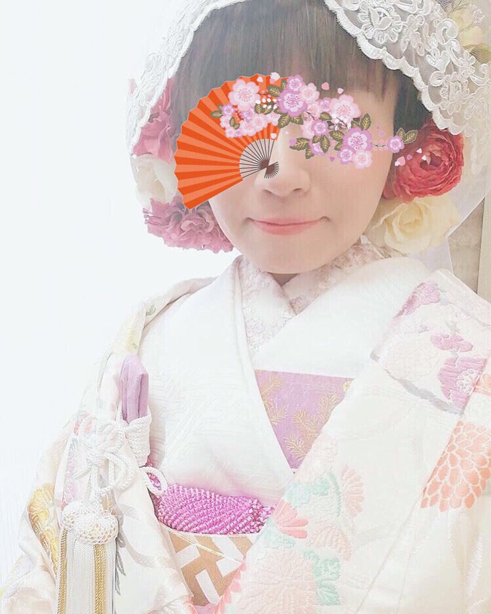 gosuikan's tweet photo. お客様から綿帽子の着用写真を頂きました。

白無垢風な色打掛、小物の色使い、レースの綿帽子、とこだわりの和装です。

素敵🥰🥰🥰

https://t.co/w3reVYEshe 

#綿帽子
#レース綿帽子
#綿帽子レース
#白無垢
#打掛
#色打掛
#白無垢綿帽子
#和婚
#和装婚 
#和装ウェディング
#白無垢ヘア
#色打掛ヘア https://t.co/IcYZxVDjZJ