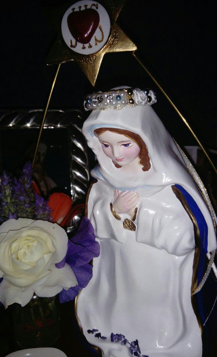 Courtney93HallK's tweet photo. Tranquila y Bendecida Noche mi Querida🌙💫🙏😇😘Veronica😘y toda tu familia @vrocastroficial FR🙏❤🙏La Santisima Virgen Maria,Madre de Jesus contigo acompana en tu vida a tu lado y te proteja y guarde y ILumina tu dulce saludable dormir💭cada minuto💭en el nombre del Jesus! https://t.co/7sQGfoJKSO