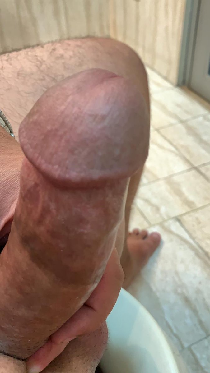 kity08710401's tweet photo. Seguimos con la semana de gorditos calientes está noche les tengo el gordito #7 bin grueSa este gordito es  un hetero flexible C-8 de 39   su pene de forma acampada gruesa invita a succionarsela por hay vienen videos https://t.co/qCYdtpNbR8