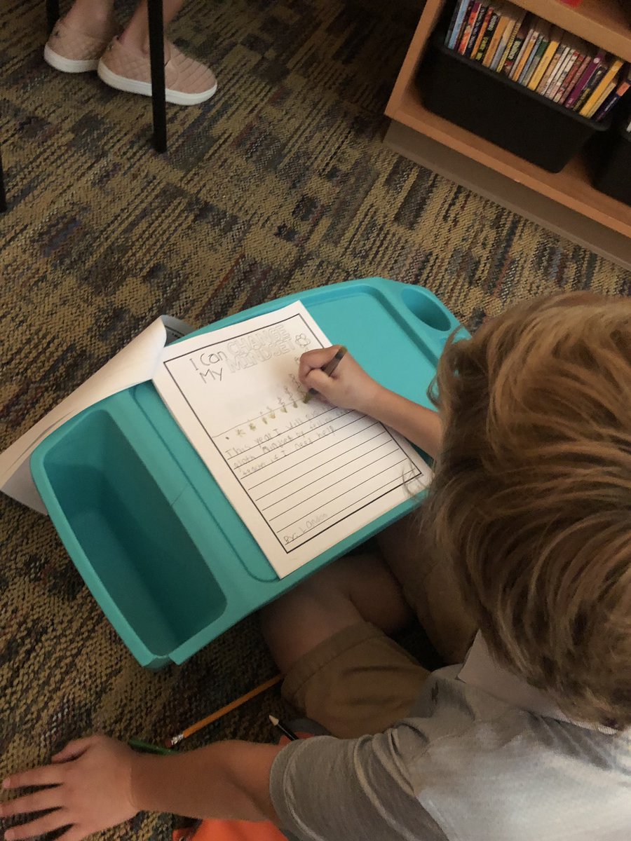 MissEvansKiddos's tweet photo. Using our flexible seating and learning about growth mindset on day 1! ✅ this group rocked it!! https://t.co/f20EP3p5Mt