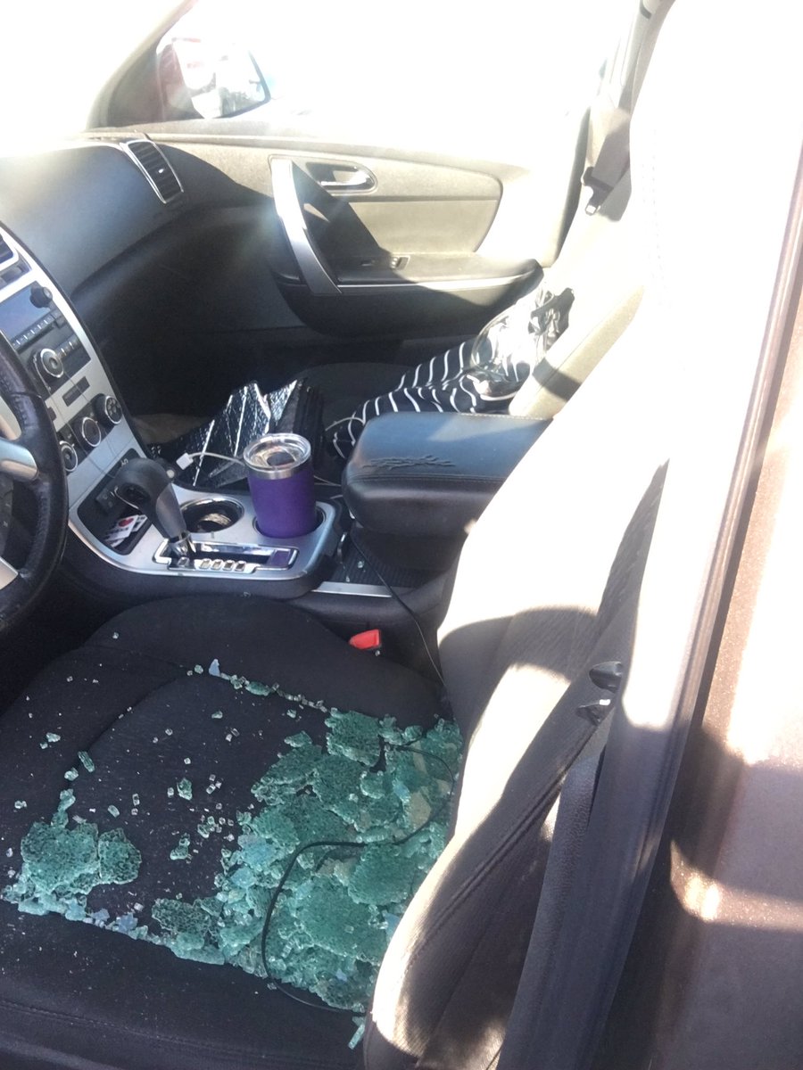 misskels's tweet photo. My car was broken into between 4:10-4:50pm today at @BAC_Gym   My purse was stolen from under my yoga mat.  Be careful people. And smarter.  @joeimel @BGKYPolice @CityofBGKY  Thank you BG PD for your help. I hope you catch who did this. https://t.co/a8HNlolL6X