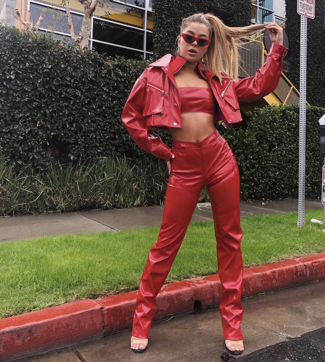 adoringtessaa's tweet photo. just poppin on to say that @TessaBrooks you look HELLA good in red you’re KILLIN IT https://t.co/1b09LDJJbN