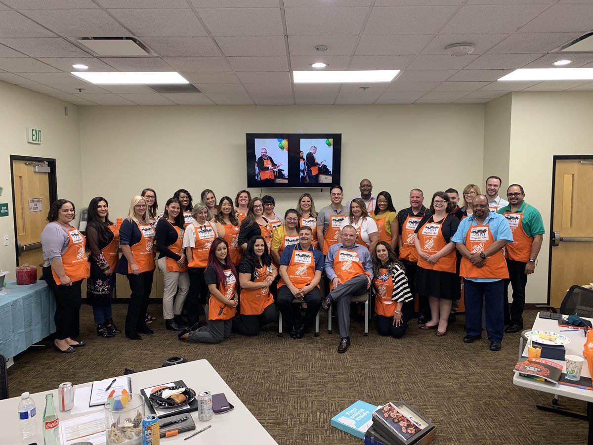 THD_Karen's tweet photo. #RDCWEST Did it yet again! Amazing meeting with amazing people. Thank you so much for inviting #staffing! @lennyatdepot @Indygeebee π§‘π΄ https://t.co/oKxlJdtuyz