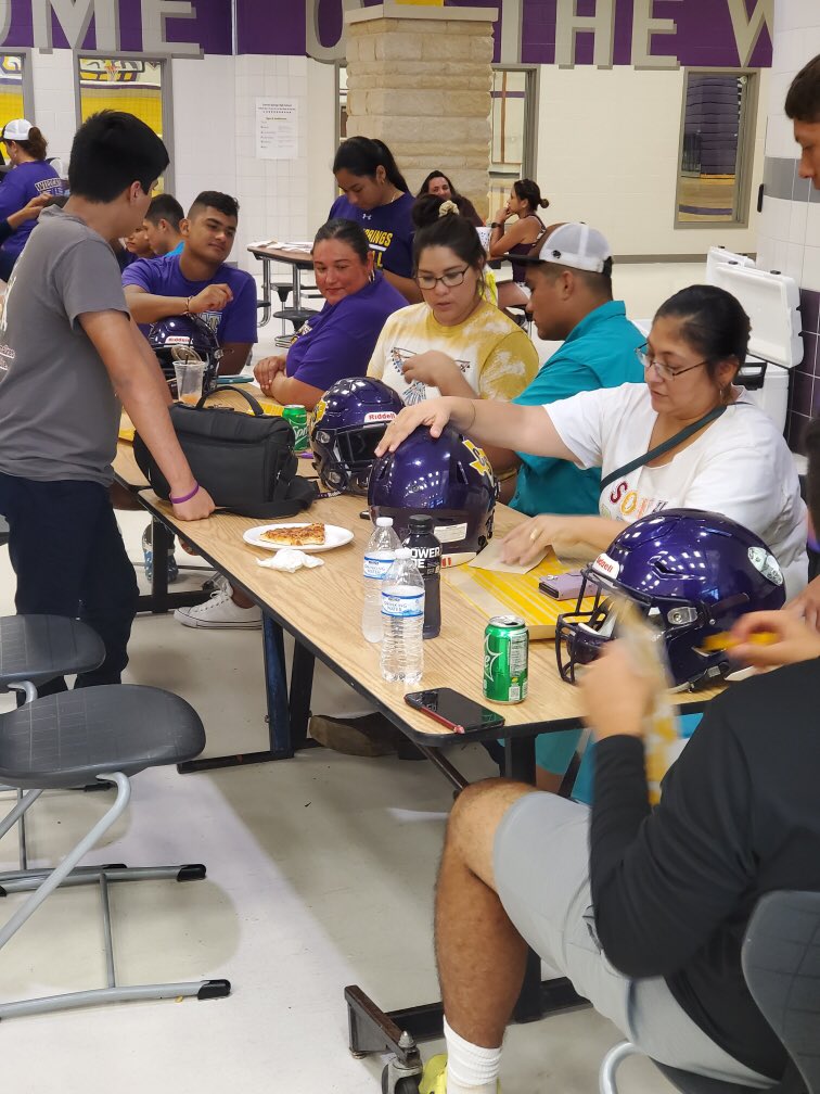 CarrizoWildcats's tweet photo. #DecalNight You can feel the excitement in the air the 🏈season is here!
You showed up all summer
You put in the hours and the work
You put the team first
We earn everything. Now we go earn the right to be proud and confident. This is a great group BIG things to come #PuroWildcat https://t.co/4at6otQa7p