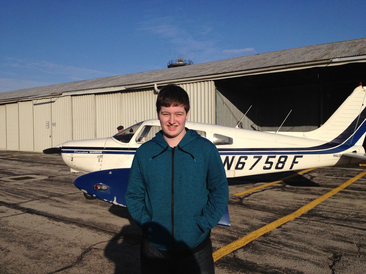 BuzzyRose101's tweet photo. Everyone has to have a passion to chase after and make something come out of it, and I'm blessed to be able to say I am fulfilling my dream of flying as my profession, cant wait to see where these skies take me!!!

feat. young buzz pics ✈️🐝 https://t.co/u7PxR69BBv