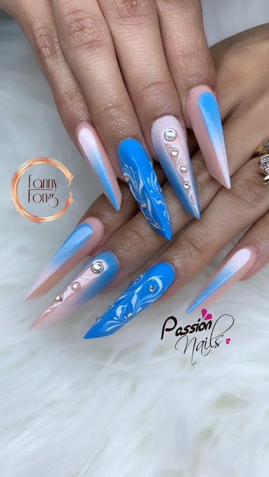Nails done!! 💅 https://t.co/DuBE12g8FD