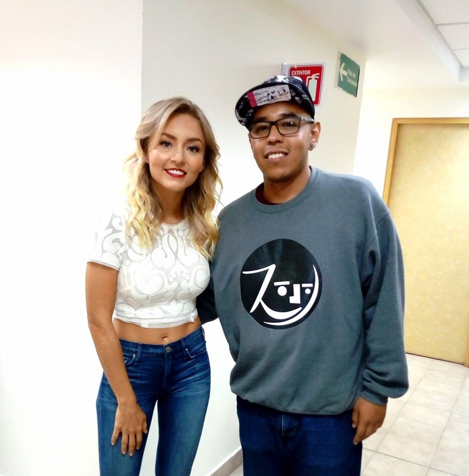 TeamABoyerMedia's tweet photo. FB | Hermosa @Anboy88 en Televisa. Vía Jonazham J-Zham. https://t.co/JhUzhjBVyE