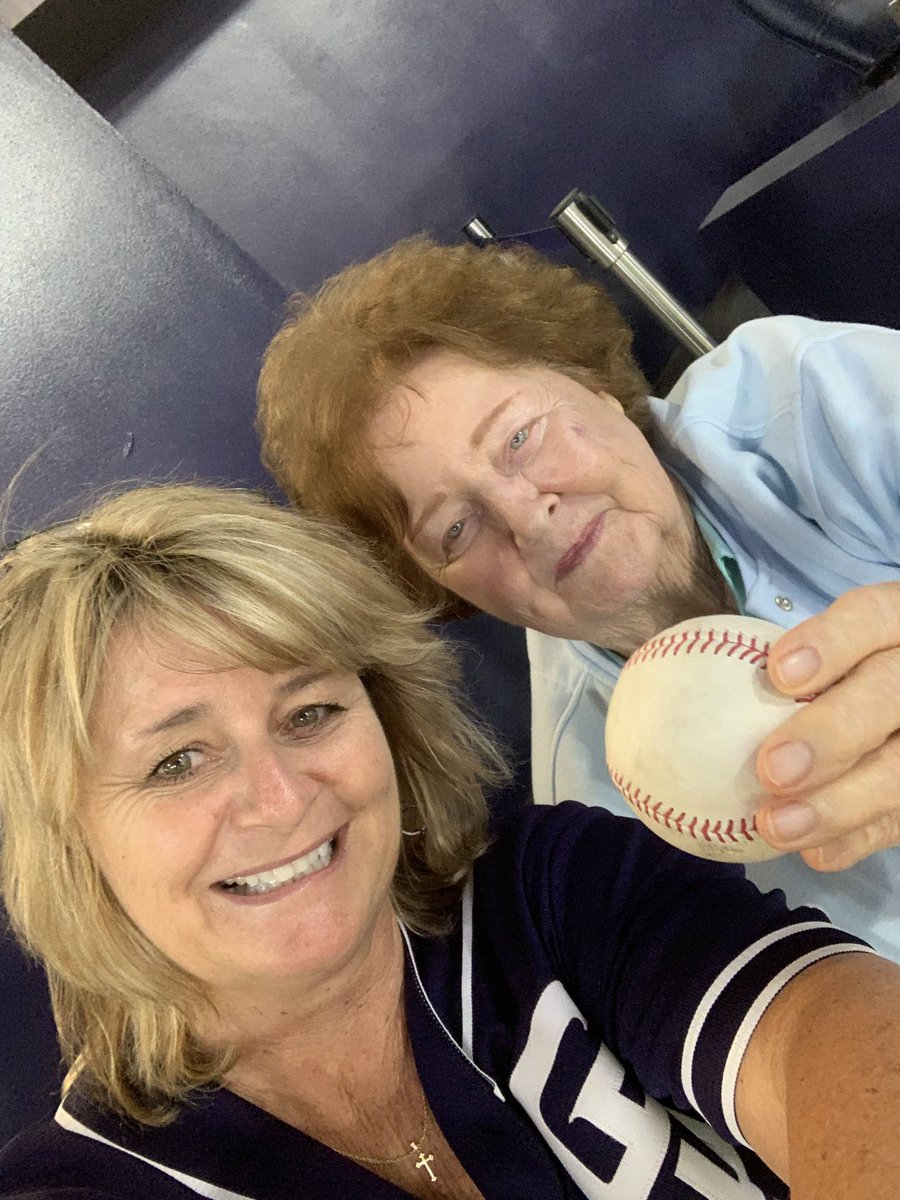 ColleenKalynych's tweet photo. Caught the foul ball! #FriarFaithful https://t.co/ryQd2miF21