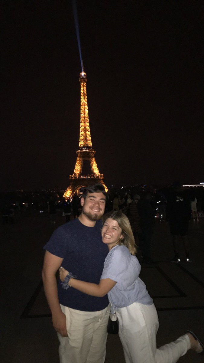 eacramer05's tweet photo. absolutely no one else in this world I would want to travel it with🔅you make me feel so loved and constantly paint a smile on my face, love you 5eva💛 https://t.co/QEmS5DrWzu