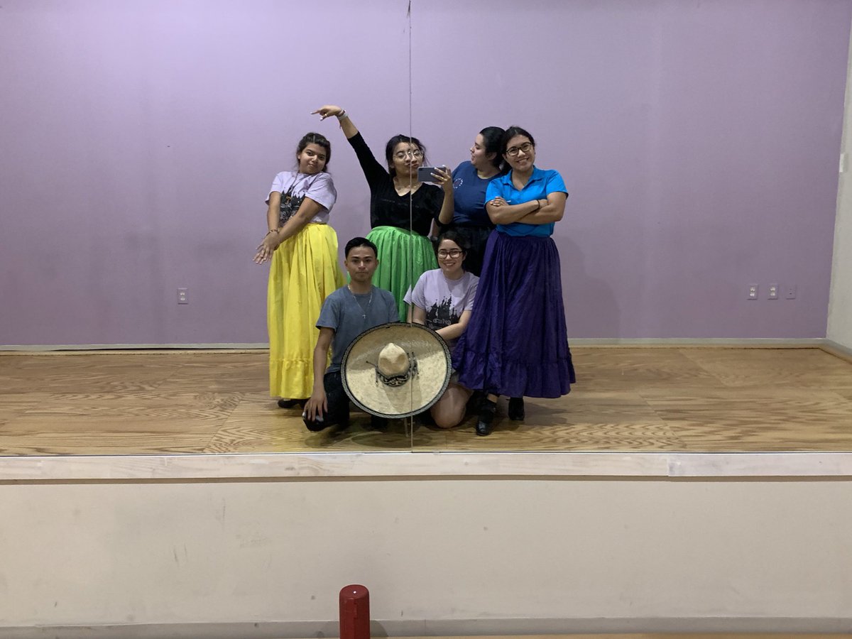 jxnioorr's tweet photo. First Practice at our new studio. 
Couldn’t be more proud of our growing company 💛🤞🏻@LETBF18 https://t.co/3LrqxCjLUY