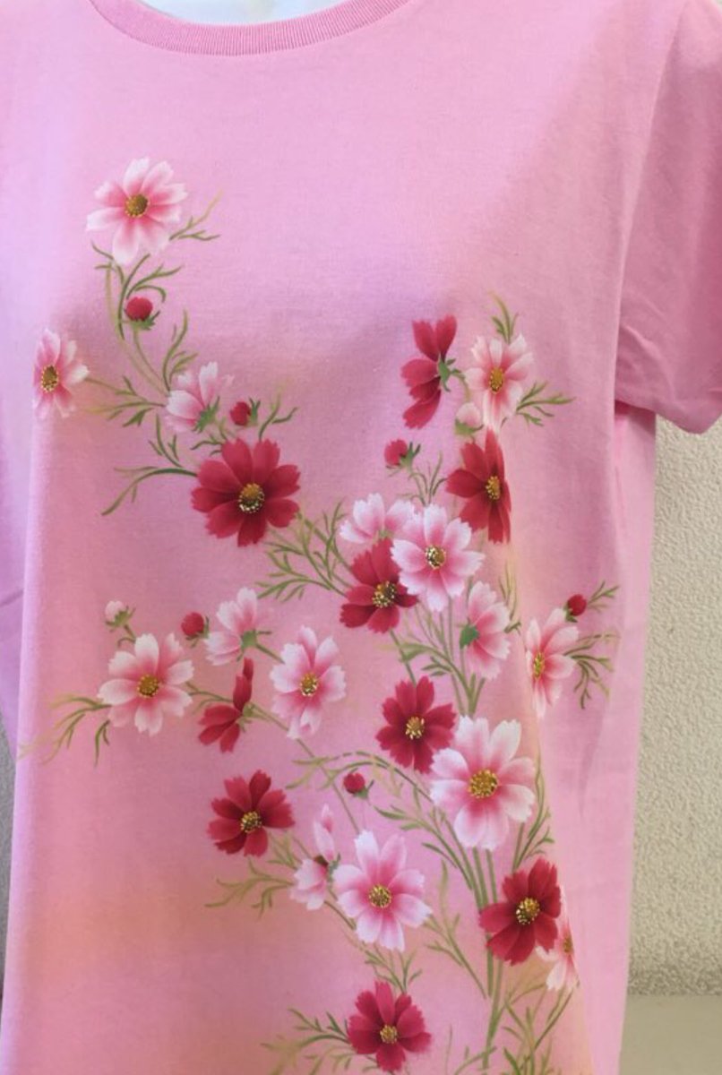 京友禅アート館 桜子ママ 福朗パパ En Twitter 可愛い秋の花コスモスが 福朗パパの手作りtシャツになりました 京友禅風に繊細なボカシをいれて 生き生きと仕上がっています サイズ対応します ご希望の方はdmよりお問合せ下さい 手描きtシャツ コスモス 京友禅