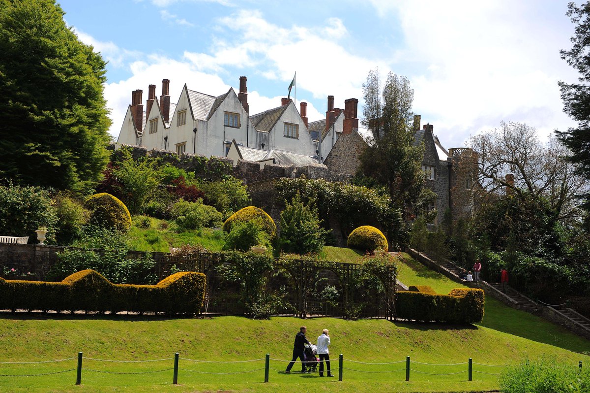 🏰 <a href="/StFagans_Museum/">Sain Ffagan | St Fagans</a> 🏰 

Why not visit one of Cardiff's most famous open-air museum's with over 40 reconstructed buildings representing Welsh Culture 🏴󠁧󠁢󠁷󠁬󠁳󠁿

👉 bit.ly/CCBThingsToDo #CardiffConferenceBureau