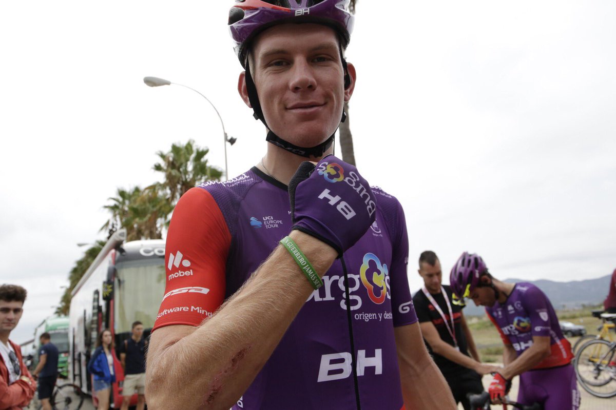 Natuurlijk heb ik gister avond in bed nog wel even liggen malen. Wat als? Wat ALS? Maar in de strijd tegen ALS draag ik dit armbandje!