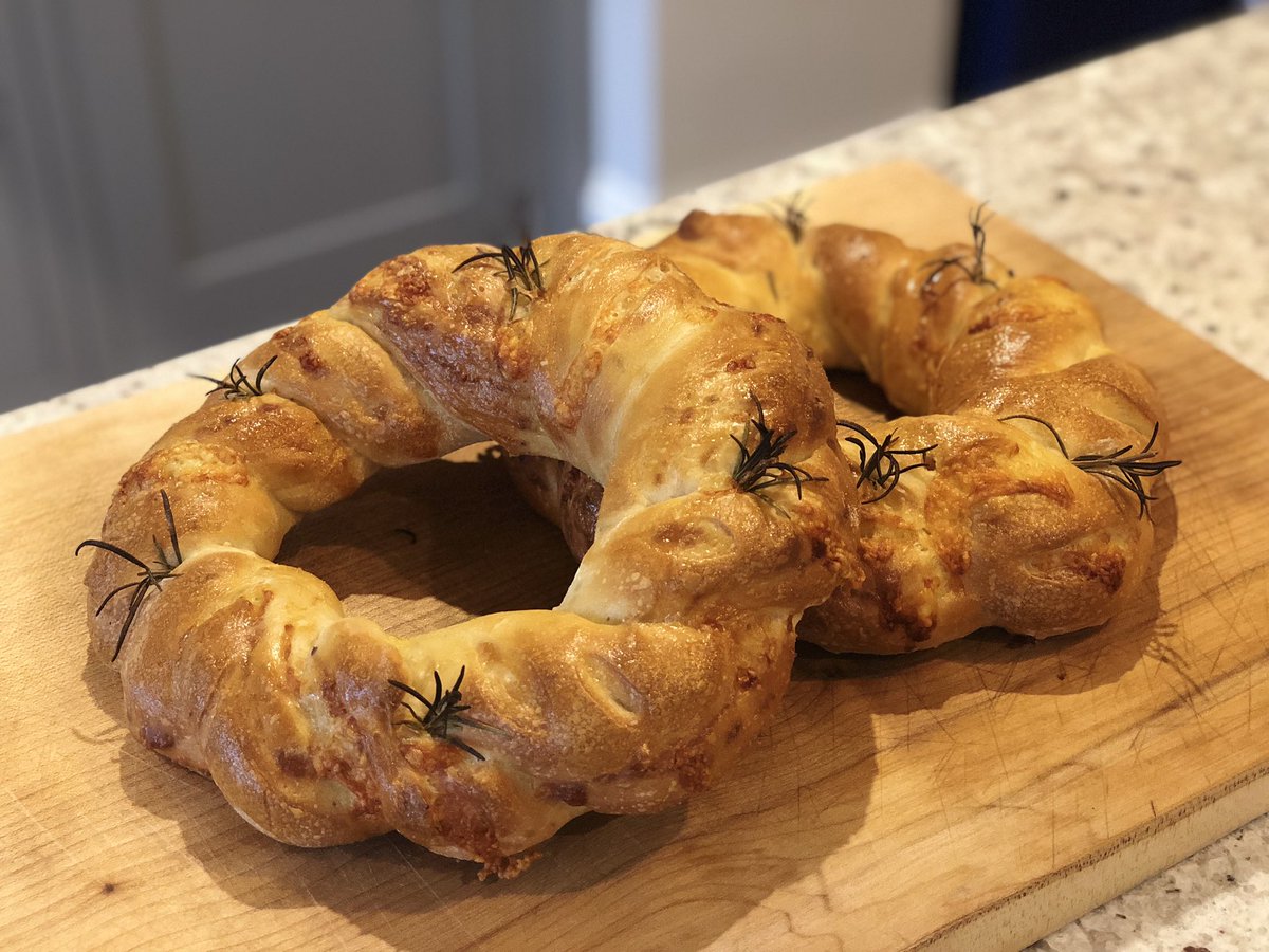 FarmNorthern's tweet image. Faffing around with new bread recipes...cheddar&amp;amp;rosemary couronnes #breadangels #realbread #microbakery #northernwoodsfarm #flackwellheath