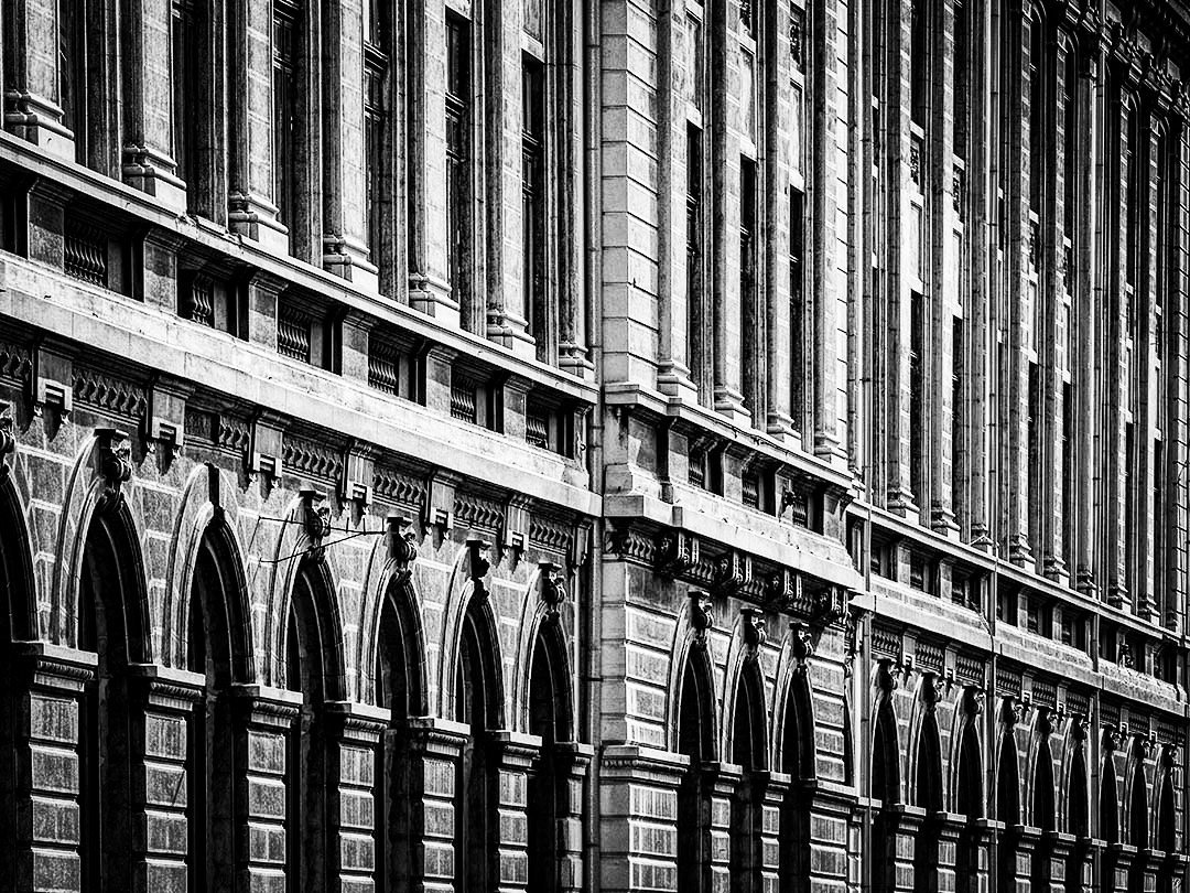 TomoMinoda's tweet photo. University #romania #bucharest #building #university #city #cityscape #street #streetphotography #blackandwhite #blackandwhitephotography #history #ストリート #ストリート写真 #写真 #白黒写真 #day #summer #light #basicallyclassic #lumixg9 #lumix #panasonic @lumix https://t.co/eS0d8kRVj8